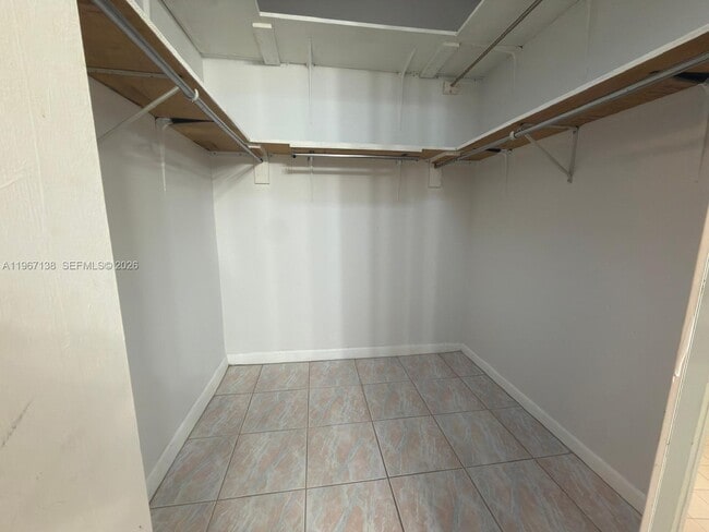 Foto del edificio - 950 SW 138th Ave
