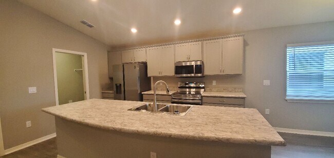 Foto del edificio - 4-bedroom Home in Villamar **MOVE-IN SPECIAL, 50% OFF 2ND MONTH***