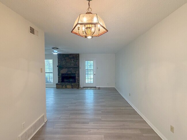 Foto del edificio - 6968 Wesley Ct