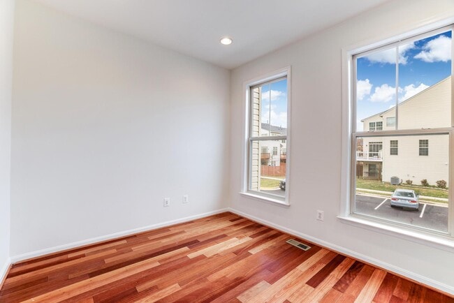 Building Photo - 42639 Chisholm Dr