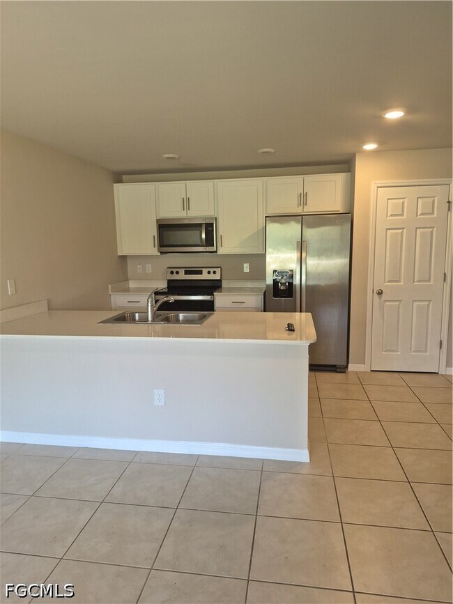 Foto del edificio - 8002 Vega Ct