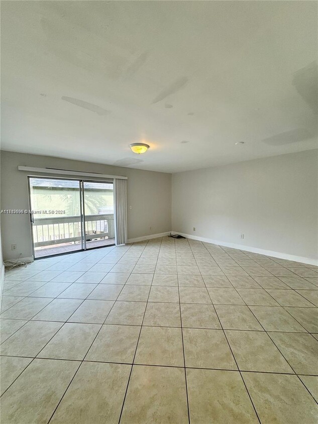 Primary Photo - 9370 SW 87th Ave