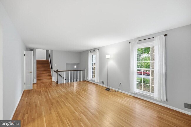 Foto del edificio - 809 Woodley Dr