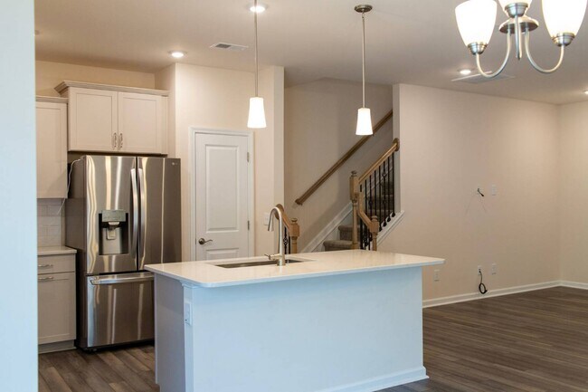 Building Photo - 400 White Oak Ridge Dr