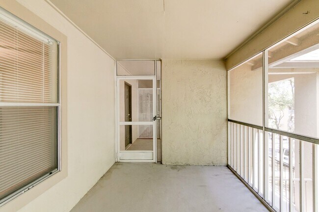 Foto del edificio - RENT NOW and receive the rest of NOVEMBER ...
