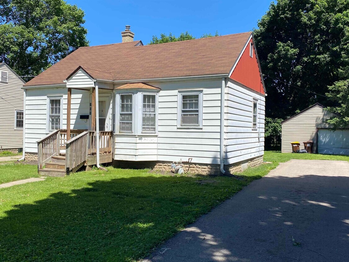 Primary Photo - 205 Willard Ave W
