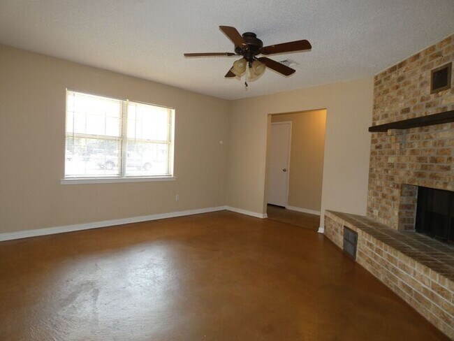Building Photo - 4237 Queens Ct