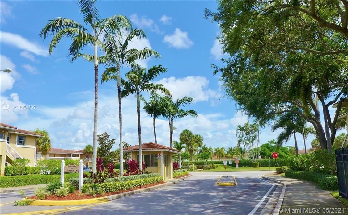 Foto principal - 1009 Twin Lakes Dr