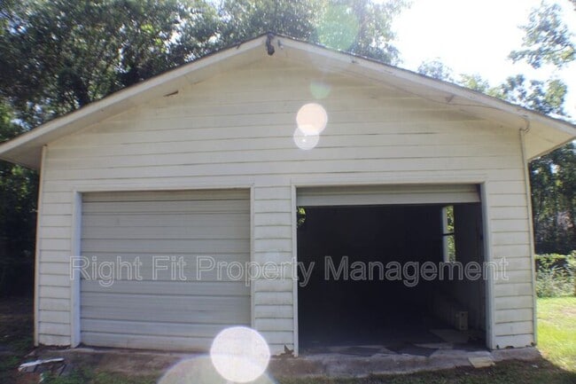 Foto del edificio - 4215 Forrest Rd