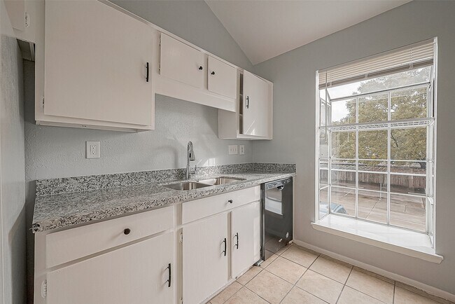 Foto del edificio - 9809 Richmond Ave.