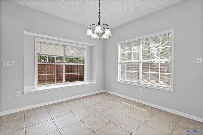 Building Photo - 469 SW Sussex Dr