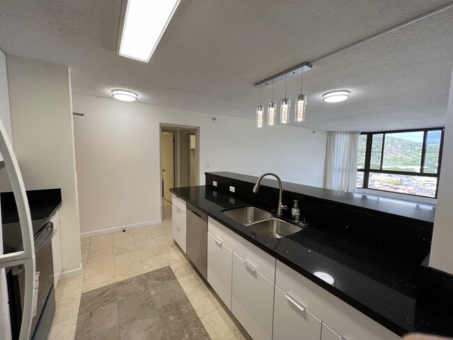 Building Photo - 5070 Likini St