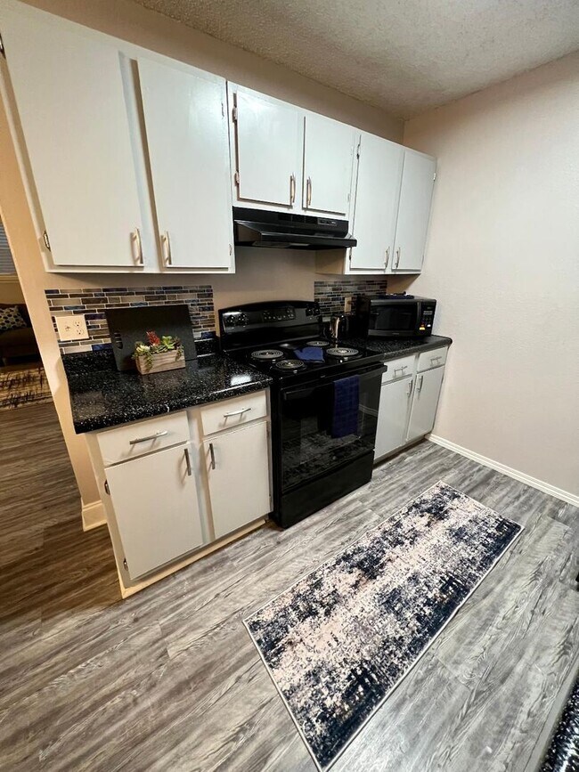 Foto del edificio - Beautiful 2 bed 1 bath Apartment Home