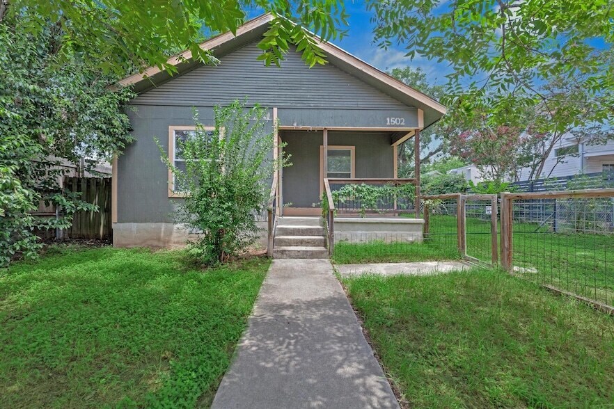 Foto principal - 1502 E 13th St