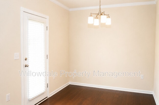 Foto del edificio - 2132 Chipley Dr