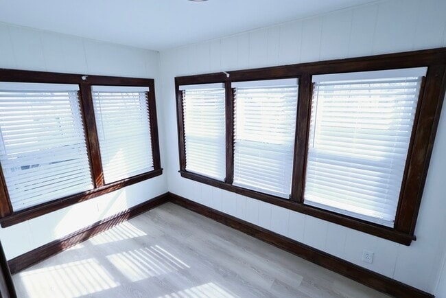 Foto del edificio - 295 Noble Ave