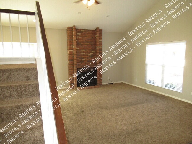 Building Photo - 1251 E Brentrup Dr