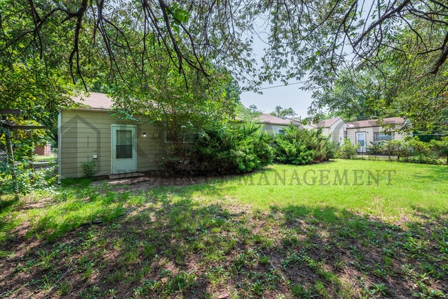 Building Photo - 607 S Christine Ave