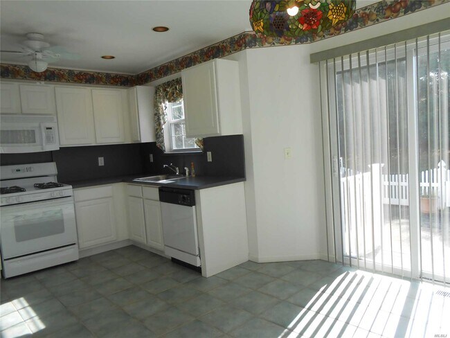 Foto del edificio - 192 Scenic Lake Dr