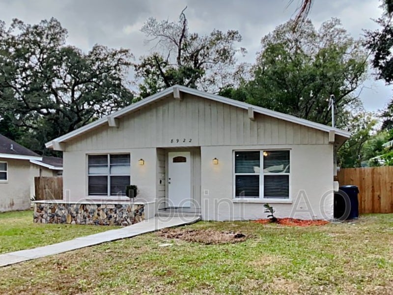 Primary Photo - 8922 N Dexter Ave