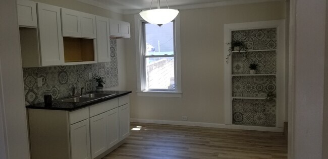 Building Photo - 440 Bingaman St