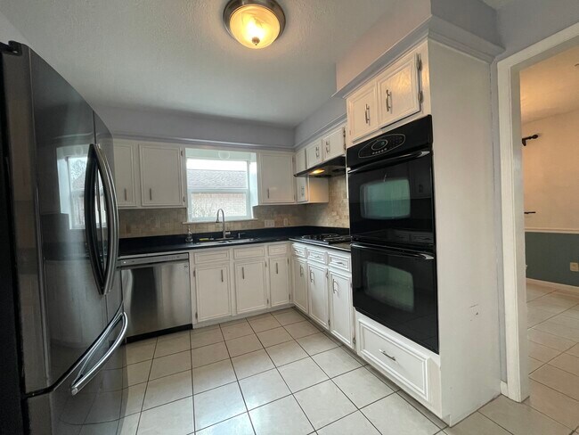 Building Photo - 15714 Mill Point Dr