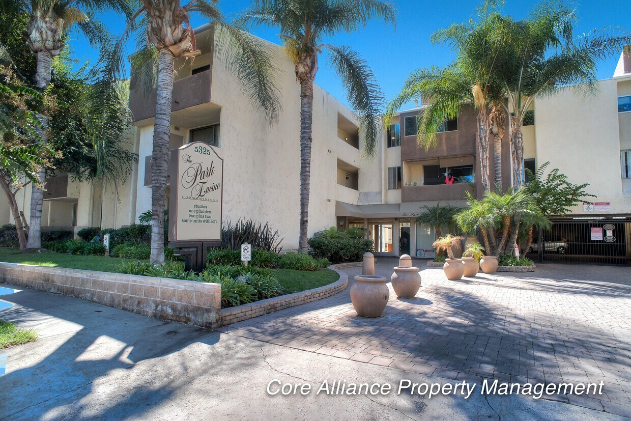 Foto principal - 5325 Newcastle Ave
