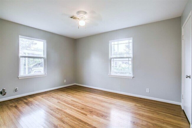 Foto del edificio - 8206 Montridge Dr