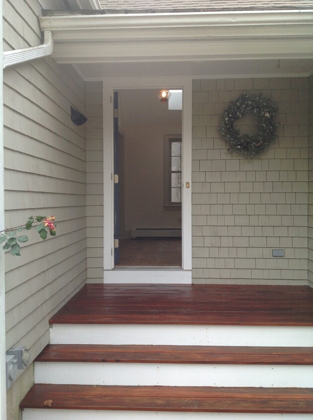 Primary Photo - 17 Beech Wood Rd