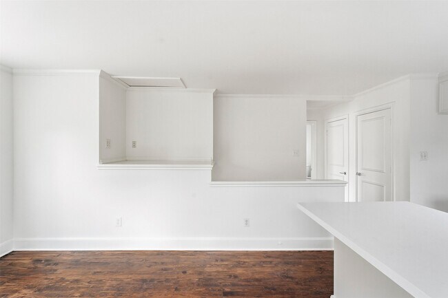 Building Photo - 612 W Alabama St