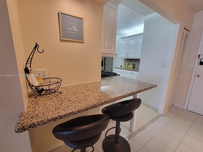 Building Photo - 3140 S Ocean Dr