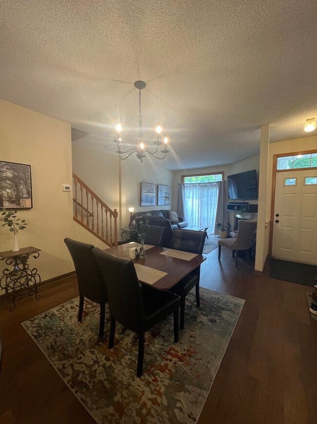 Building Photo - 2556 Mallard Dr