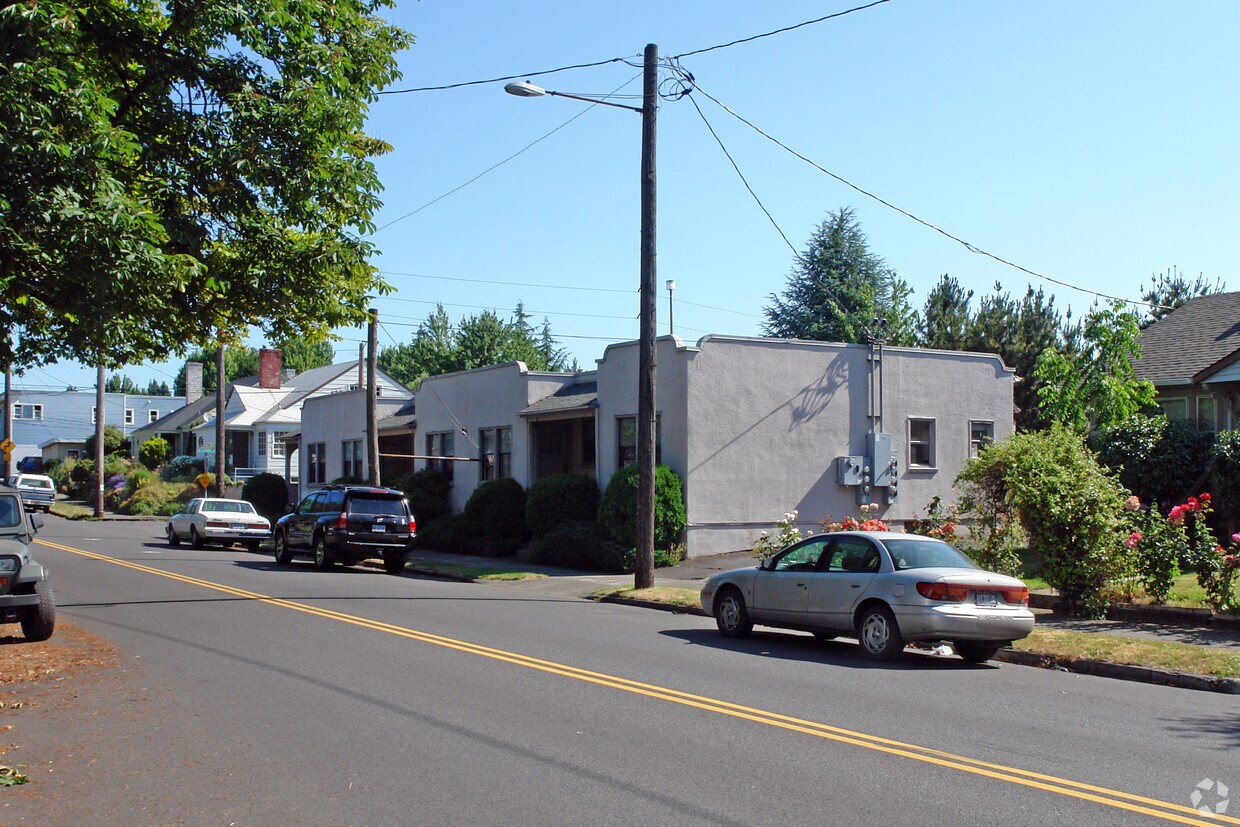 Foto principal - 2808-2810 NE Clackamas St