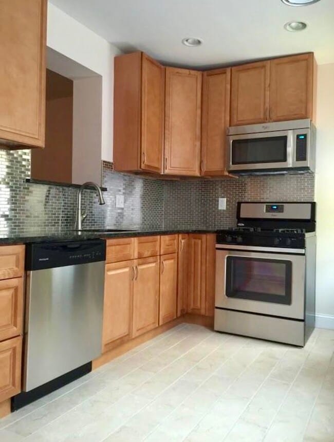 Building Photo - 305 Mifflin St