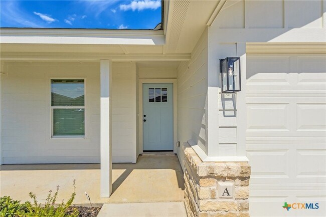 Foto del edificio - 907 Smoke Tree Ln
