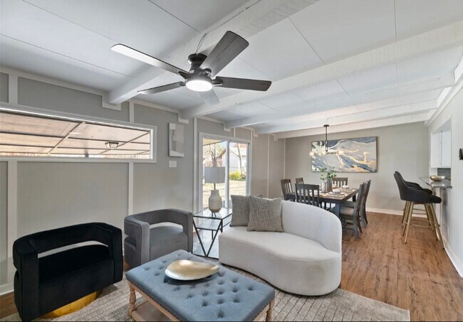 Building Photo - 1411 Moore Terrace