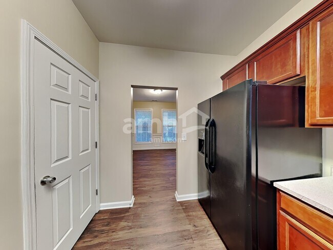 Building Photo - 6236 Roseway Ct
