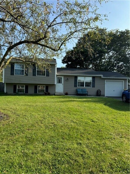 Primary Photo - 1767 Erie Station Rd