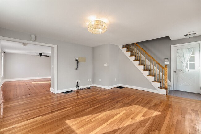 Building Photo - 12 Wright St