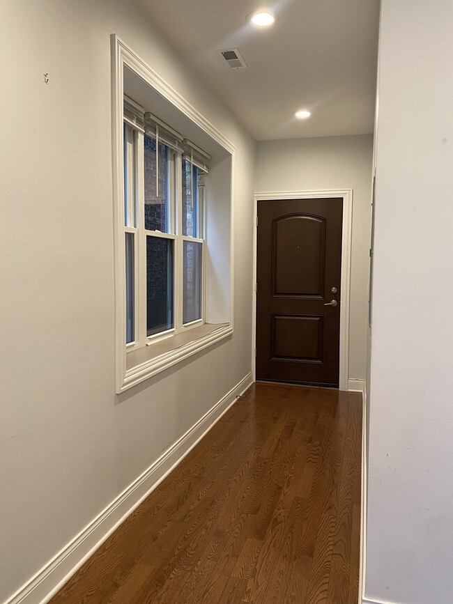 Foto del edificio - 1111 N Ashland Ave