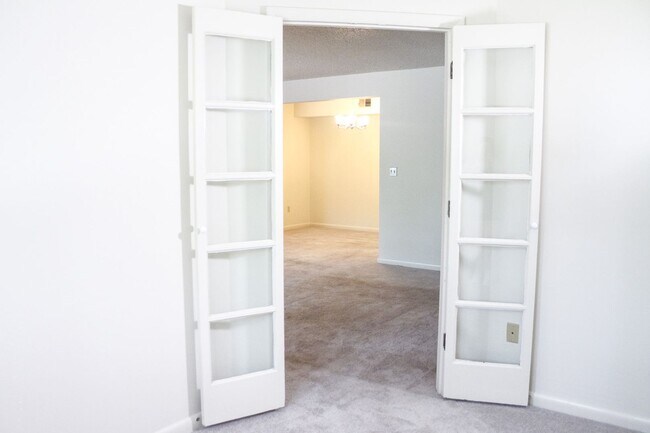 Foto del edificio - One Bedroom with a Den at Turtle Creek!