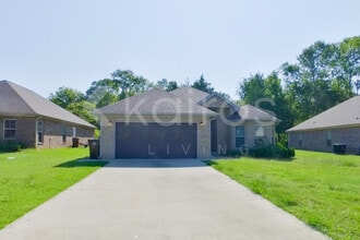 Building Photo - 109 White Water Ln