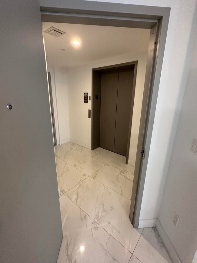 Foto del edificio - 488 NE 18th St