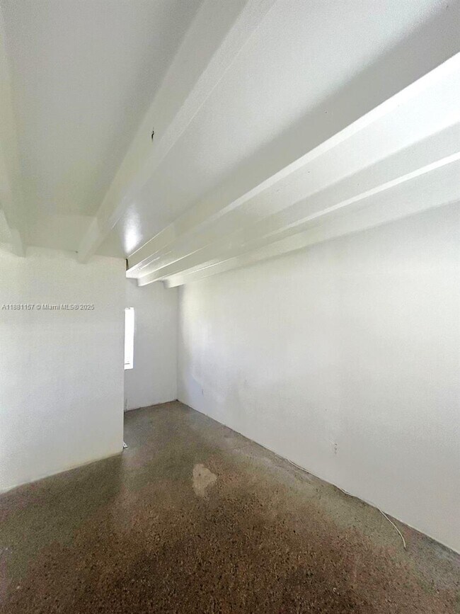 Building Photo - 845 SW 6th St