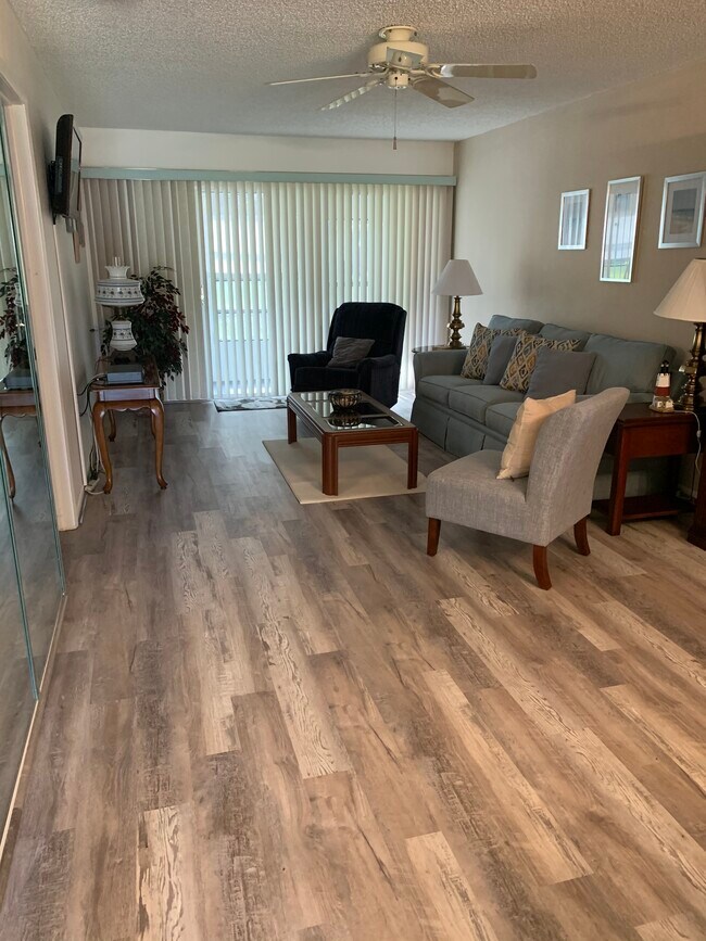 Foto del edificio - 11400 Carriage Hill Dr