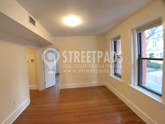 Foto del edificio - 881 Massachusetts Ave