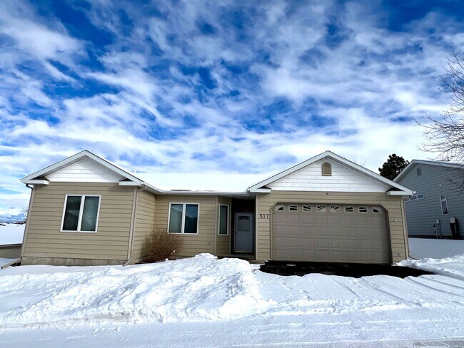 Foto del edificio - Dog Friendly 3 bed 2 bath Home