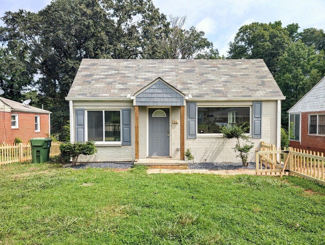 Primary Photo - 1445 Adele Ave SW