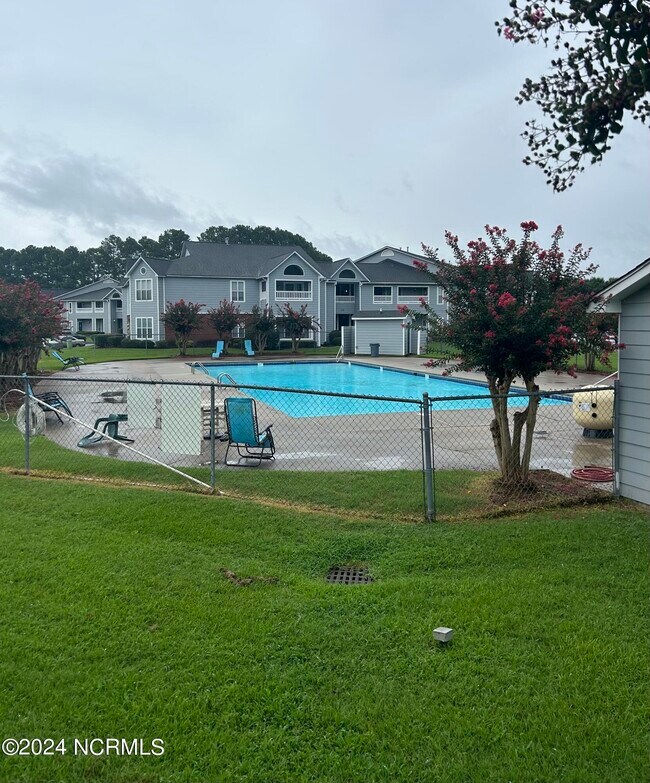 Foto del edificio - 106 Breezewood Dr