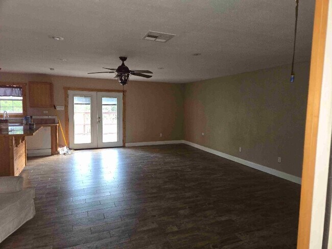Building Photo - 245 Pine Hill Loop